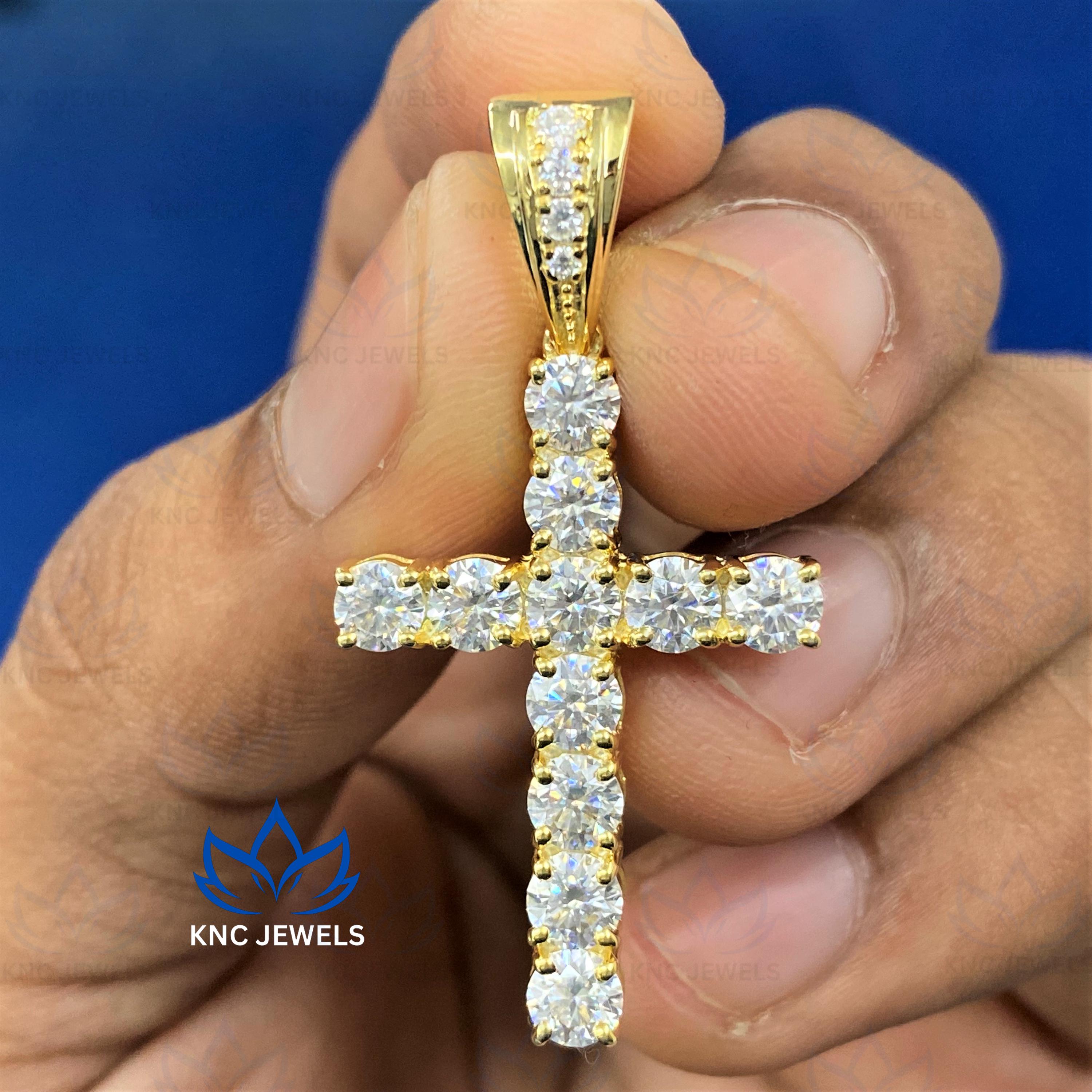 Lab Grown Diamond Cross Pendant, Round Cut VVS/VS, 14K Yellow Gold