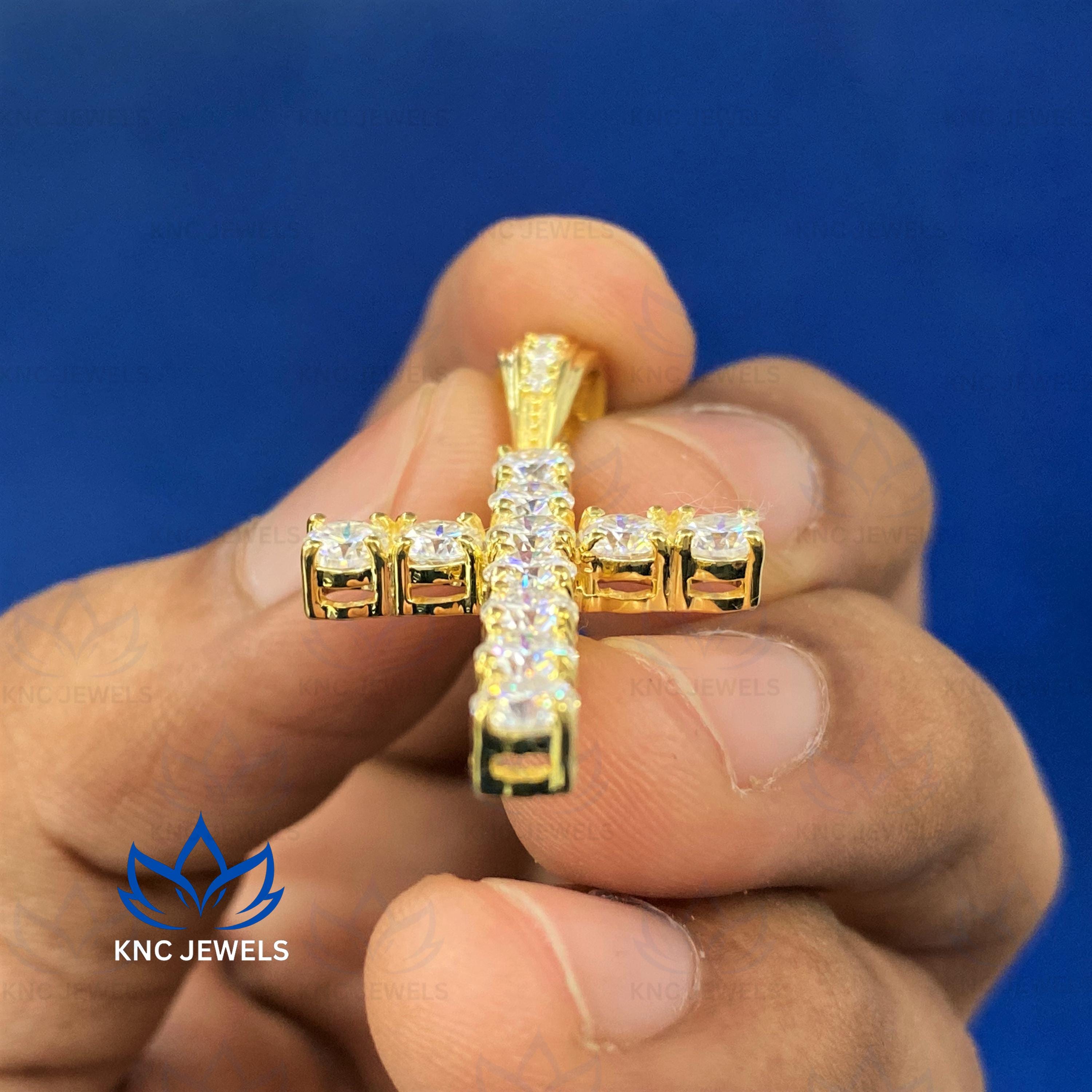 Lab Grown Diamond Cross Pendant, Round Cut VVS/VS, 14K Yellow Gold