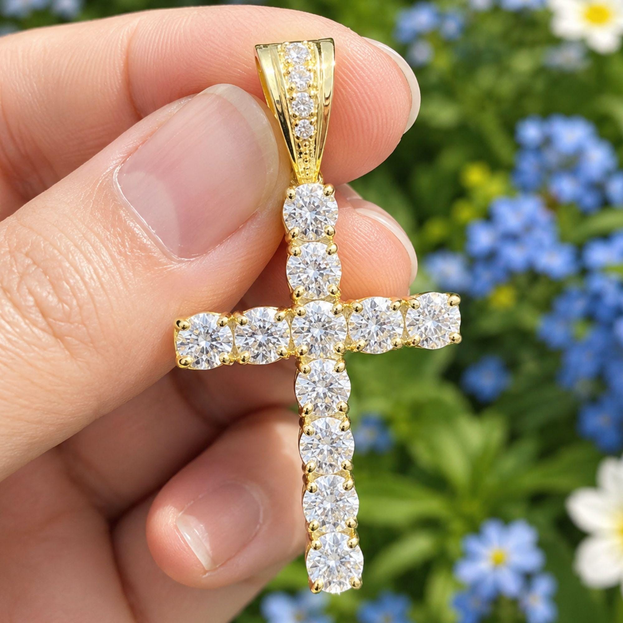 Lab Grown Diamond Cross Pendant, Round Cut VVS/VS, 14K Yellow Gold